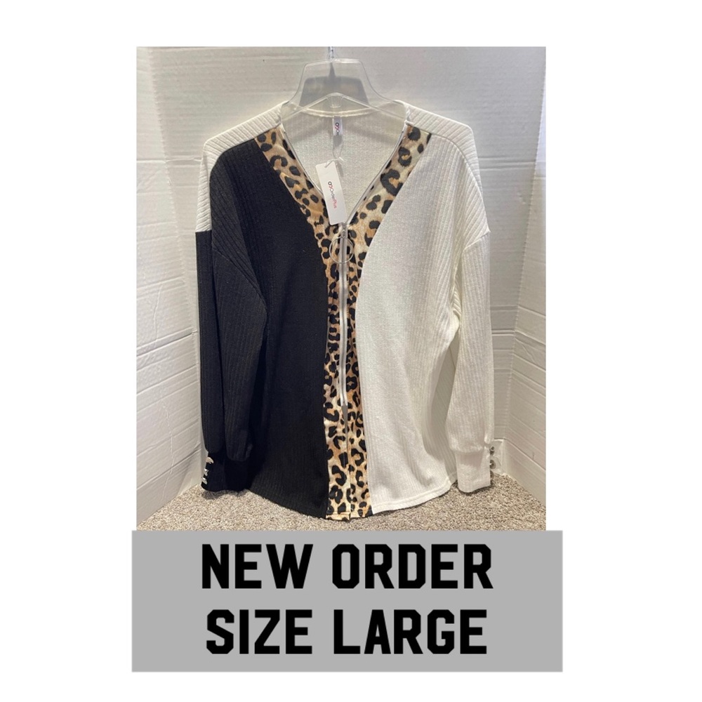 ❤️New Order Plus 2 tone animal print zip up ribbed oversized shirt size large